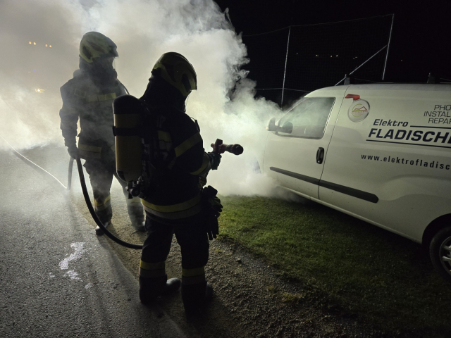 Fahrzeugbrand mit Gefahrgut
