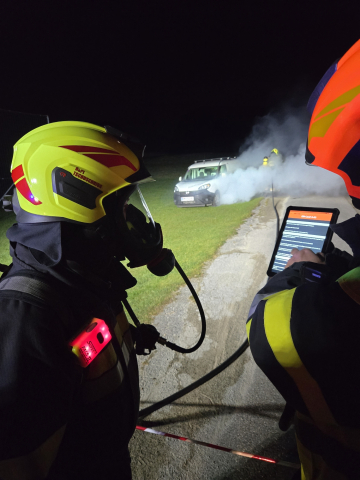 Fahrzeugbrand mit Gefahrgut