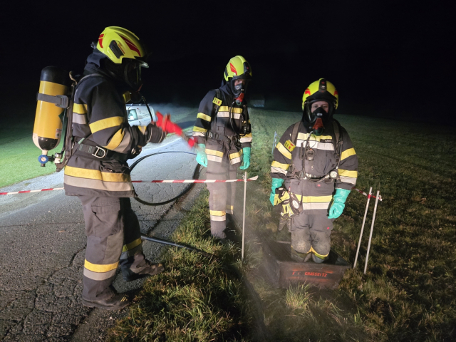 Fahrzeugbrand mit Gefahrgut