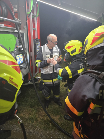 Fahrzeugbrand mit Gefahrgut